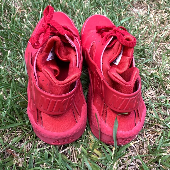 Red Nike Huaraches - Picture 4 of 10